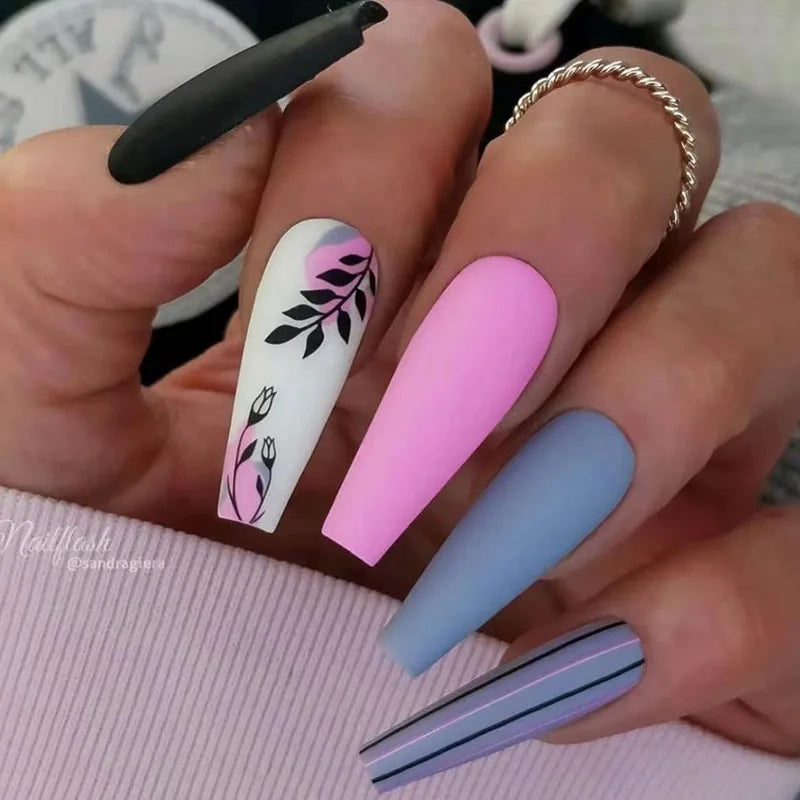 24Pcs Love Pattern Nails